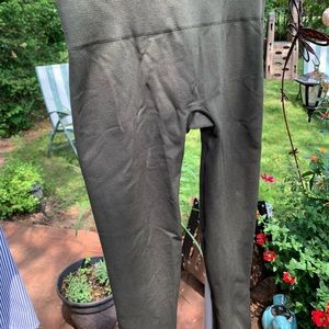 Xl Spanx knit olive green ankle length legging.